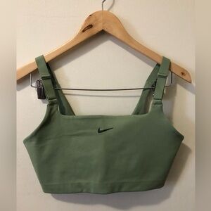 Nike Yoga Alate Versa Women's Light-Support Lightly Lined Sports Bra